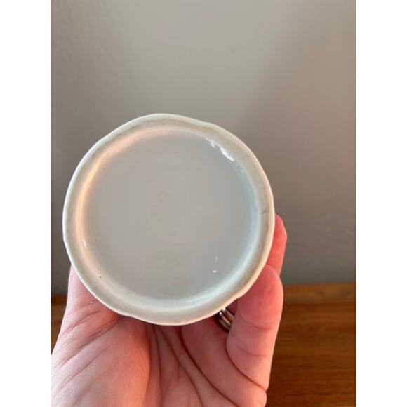 Vintage Glass Vase With Violet Floral Design and Scalloped Trim Propagation - Picture 6 of 7